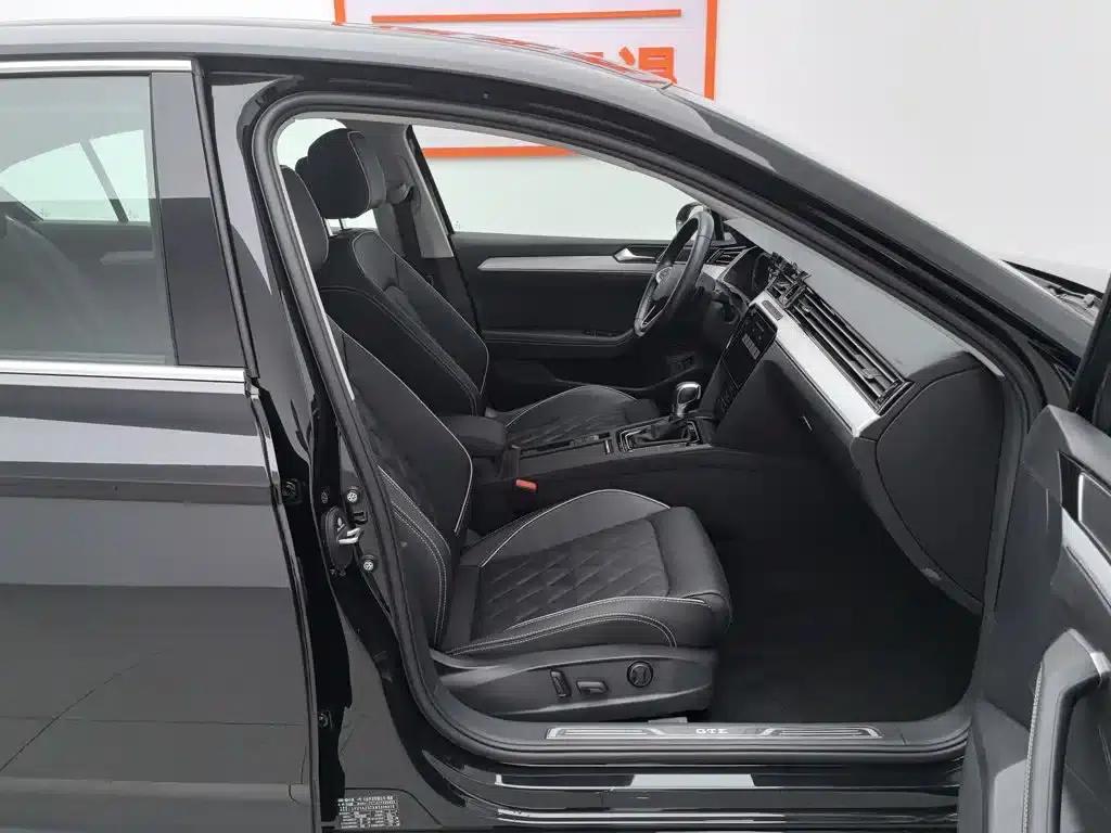 2022 Volkswagen Passat PHEV GTE Luxury Edition — миниатюра 23