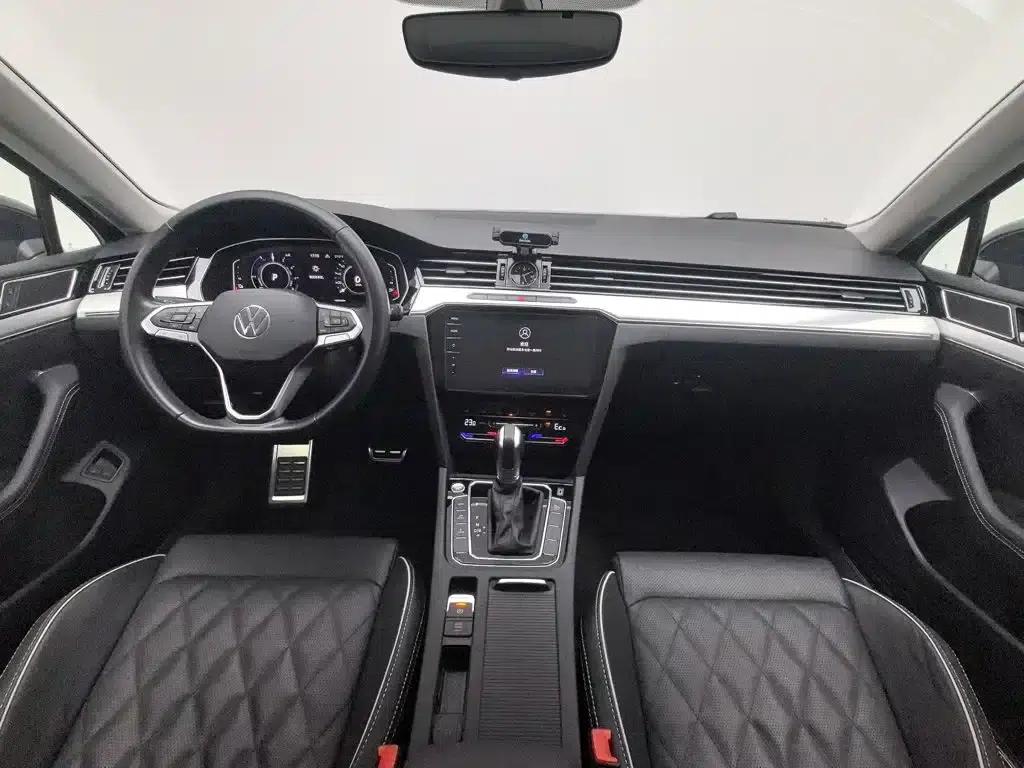 2022 Volkswagen Passat PHEV GTE Luxury Edition — миниатюра 5