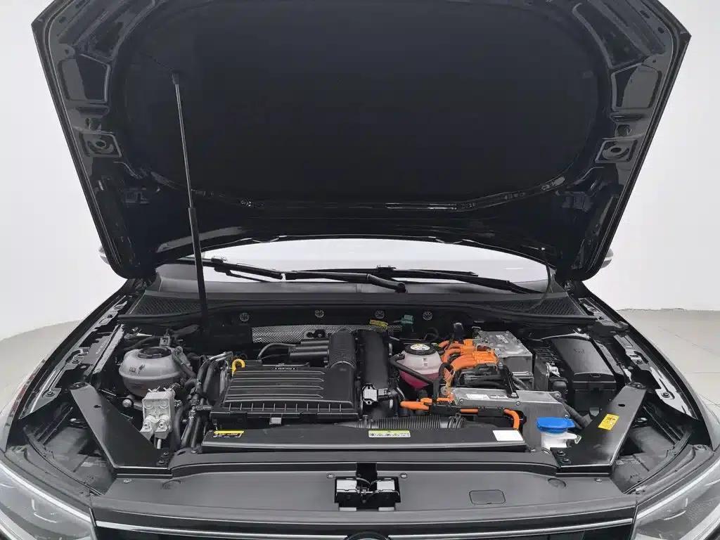 2022 Volkswagen Passat PHEV GTE Luxury Edition — миниатюра 6