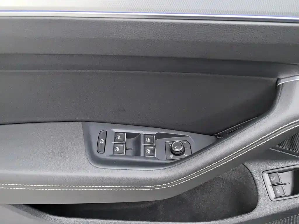 2022 Volkswagen Passat PHEV GTE Luxury Edition — миниатюра 9