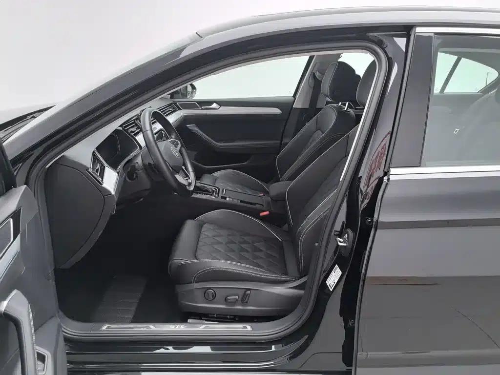 2022 Volkswagen Passat PHEV GTE Luxury Edition — миниатюра 10