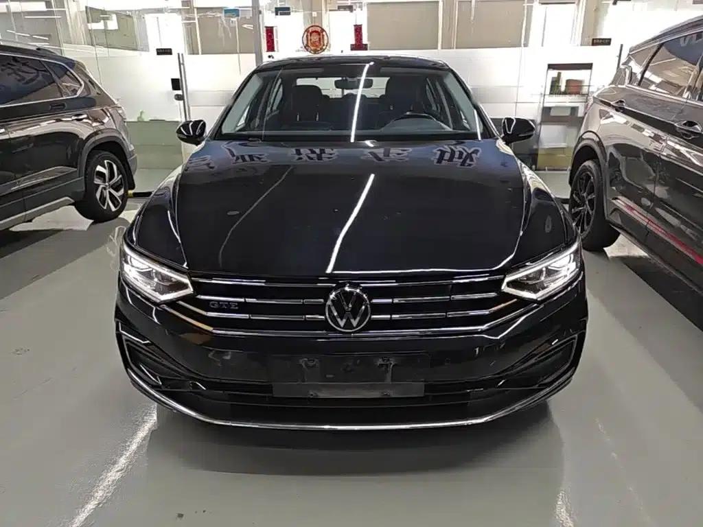 2022 Volkswagen Passat PHEV GTE Luxury Edition — миниатюра 3