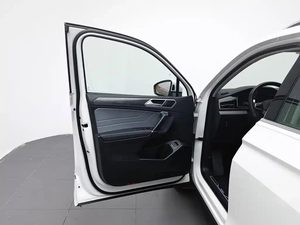 Tiguan L Plug-in Hybrid 2023 430PHEV Plug-in Hybrid Flagship Edition — миниатюра 8