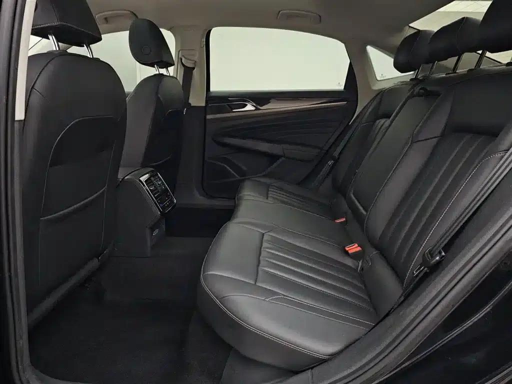 2022 Volkswagen Passat Plug-in Hybrid 430PHEV Hybrid Business Edition — миниатюра 12