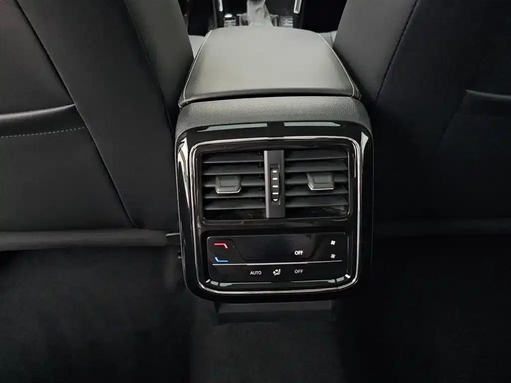 2022 Volkswagen Passat Plug-in Hybrid 430PHEV Hybrid Business Edition — миниатюра 13