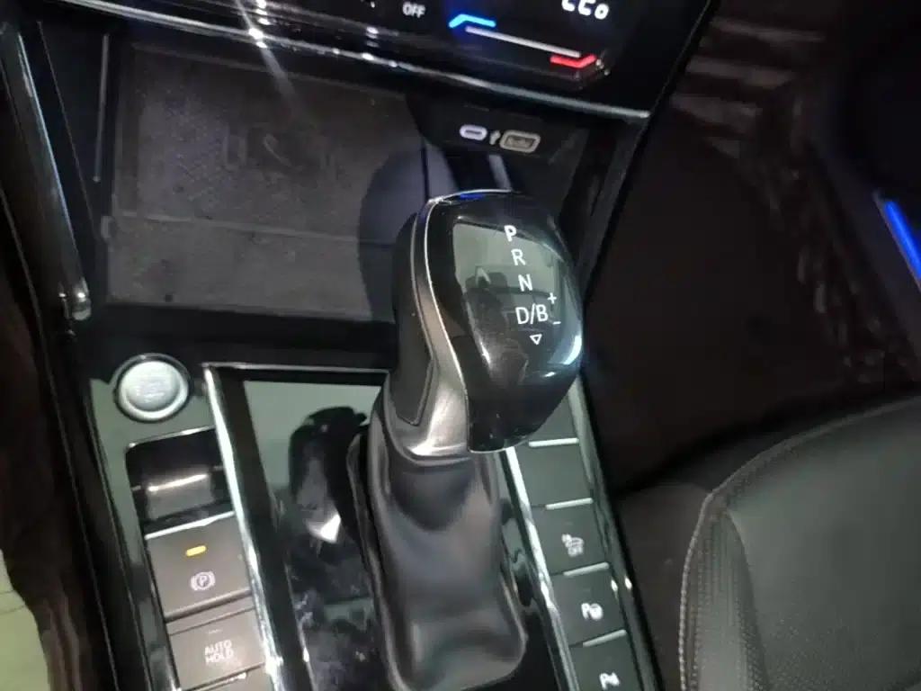 2023 Volkswagen Passat Plug-in Hybrid 430PHEV Hybrid Luxury Edition — миниатюра 14