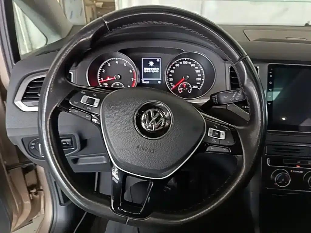 Golf Sportsvan 2016 230TSI Automatic Entry-Level Model — миниатюра 11