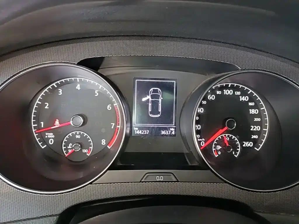 Golf Sportsvan 2016 230TSI Automatic Entry-Level Model — миниатюра 12
