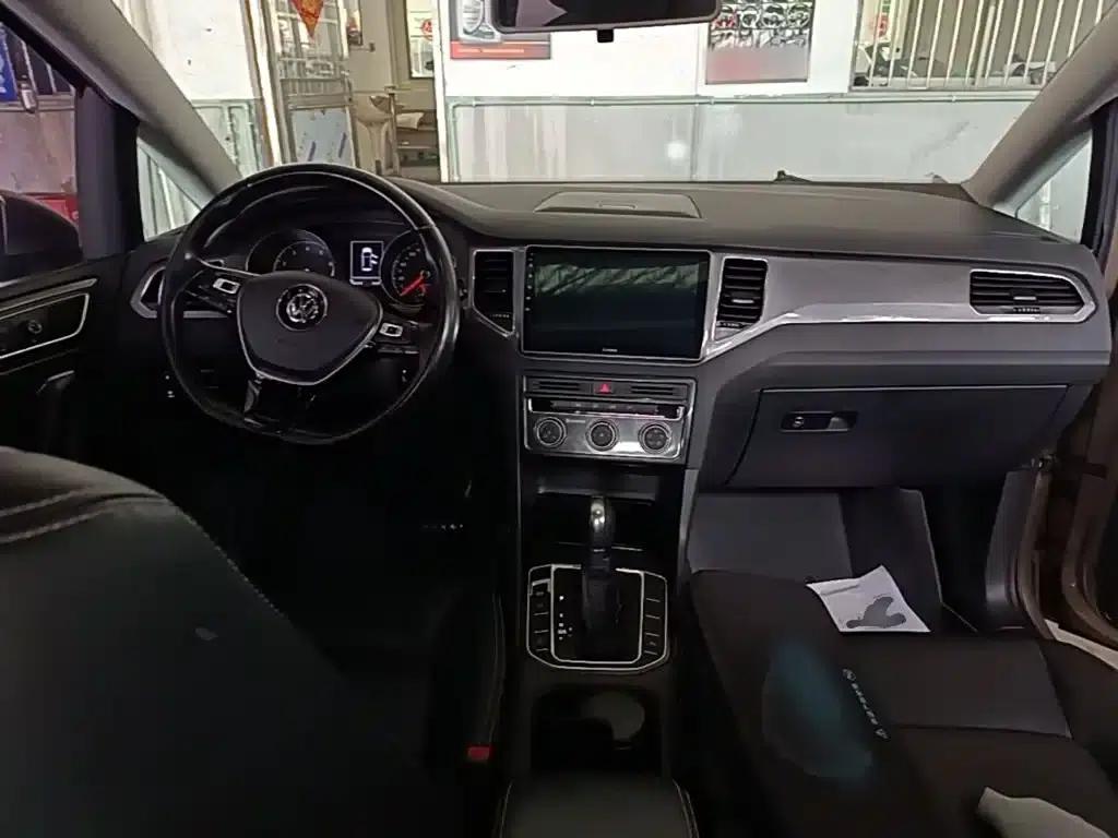 Golf Sportsvan 2016 230TSI Automatic Entry-Level Model — миниатюра 10