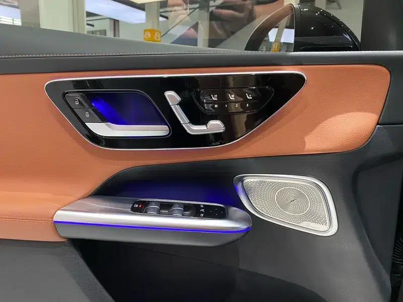2023 Mercedes-Benz GLC 300 L 4MATIC Luxury 7-seater — миниатюра 8