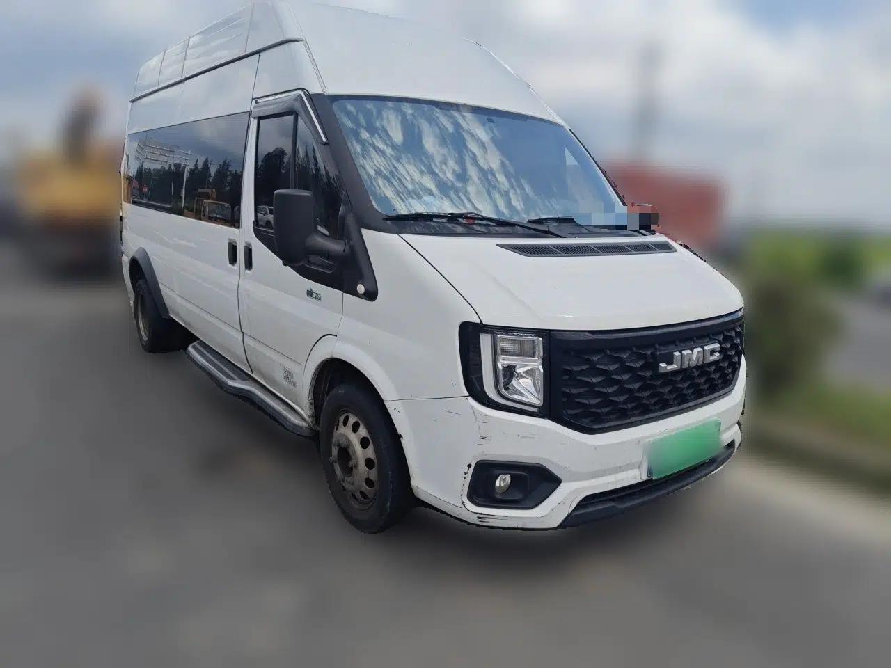 JMC Fushun 2023 2.0T Manual Diesel Long-Wheelbase High-Roof Business Van with Dual Rear Tires 6–9 Seats — миниатюра 3