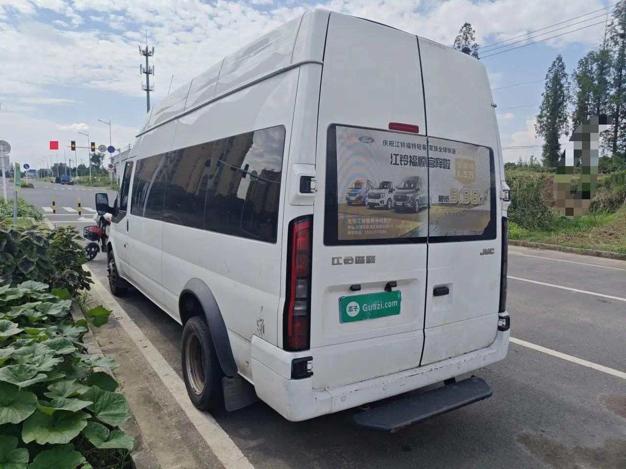 JMC Fushun 2023 2.0T Manual Diesel Long-Wheelbase High-Roof Business Van with Dual Rear Tires 6–9 Seats — миниатюра 4