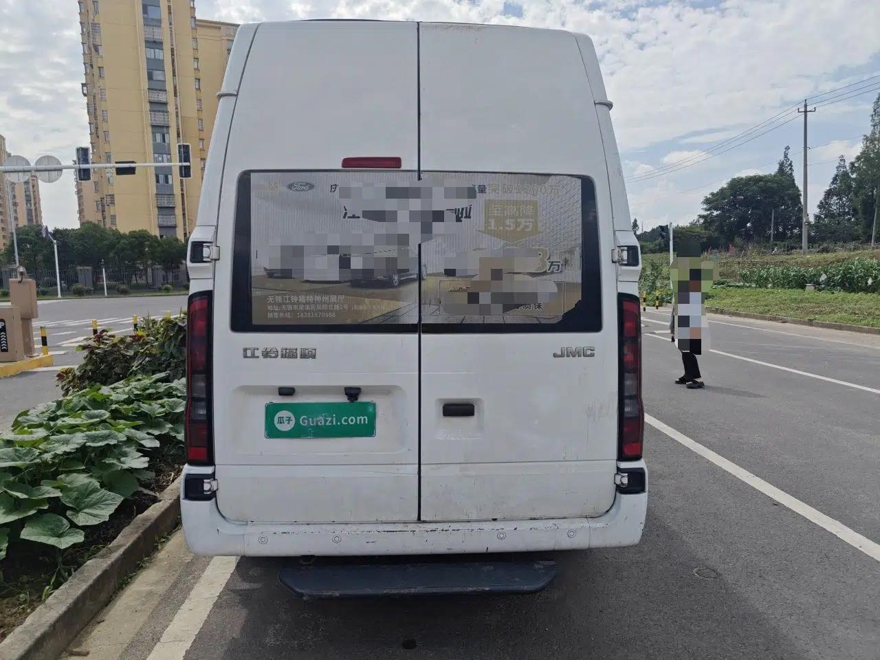 JMC Fushun 2023 2.0T Manual Diesel Long-Wheelbase High-Roof Business Van with Dual Rear Tires 6–9 Seats — миниатюра 5