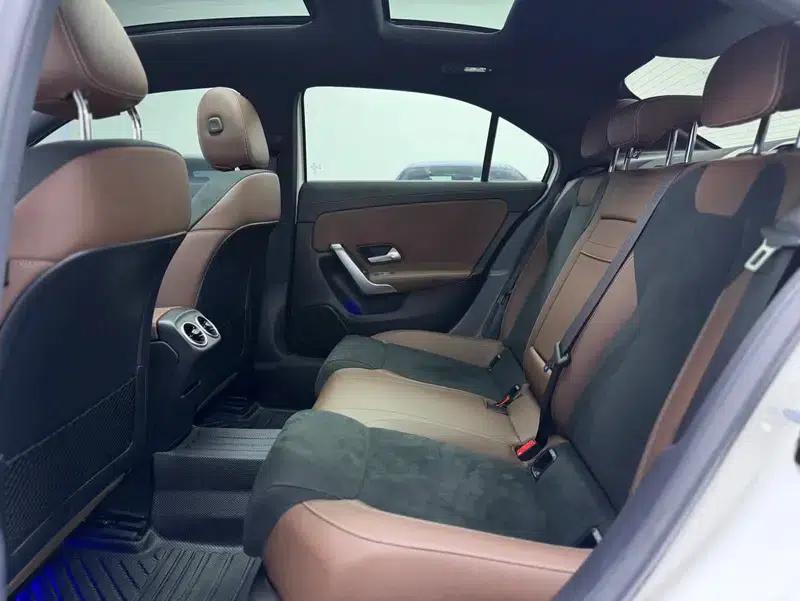 Mercedes-Benz A-Class 2020 Facelift A 200 L Sport Sedan Fashion Model — миниатюра 10