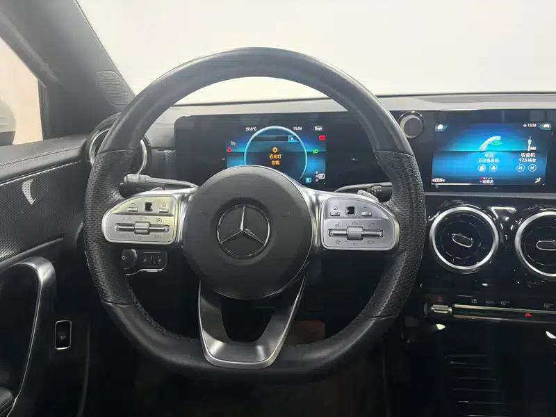 2019 Mercedes-Benz A-Class A 180 L Sport Sedan — миниатюра 16