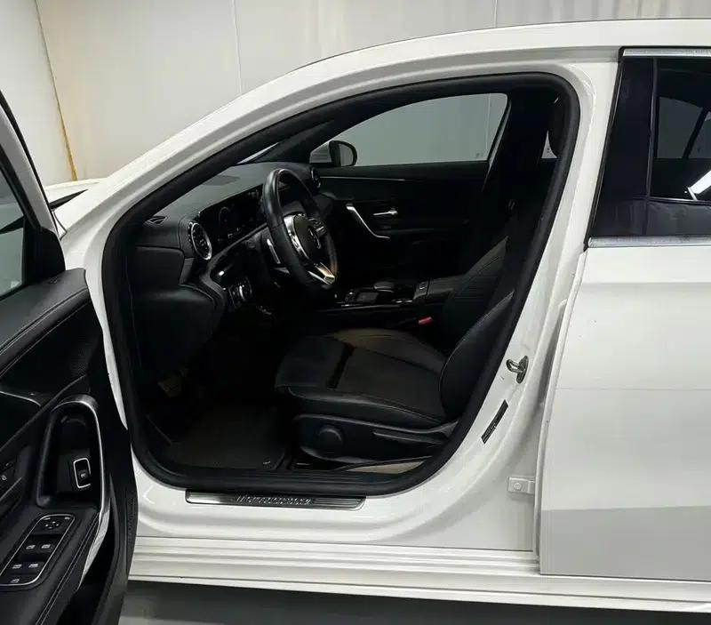 2019 Mercedes-Benz A-Class A 180 L Sport Sedan — миниатюра 17
