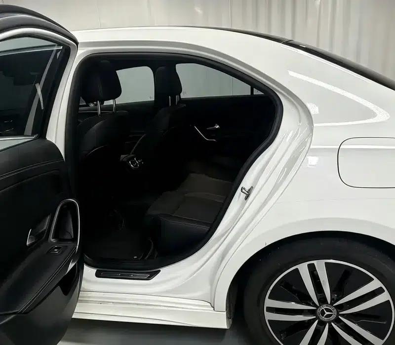2019 Mercedes-Benz A-Class A 180 L Sport Sedan — миниатюра 18