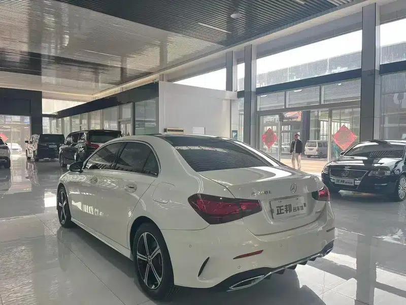 2024 Mercedes-Benz A-Class A 200 L Fashion Edition — миниатюра 4