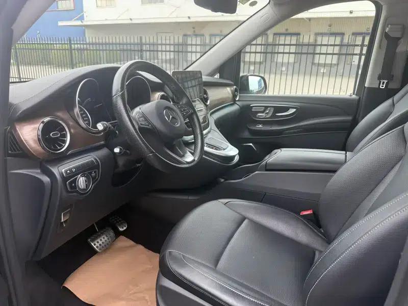 Mercedes-Benz V-Class 2021 V 260 L Long Wheelbase Premium Edition — миниатюра 8