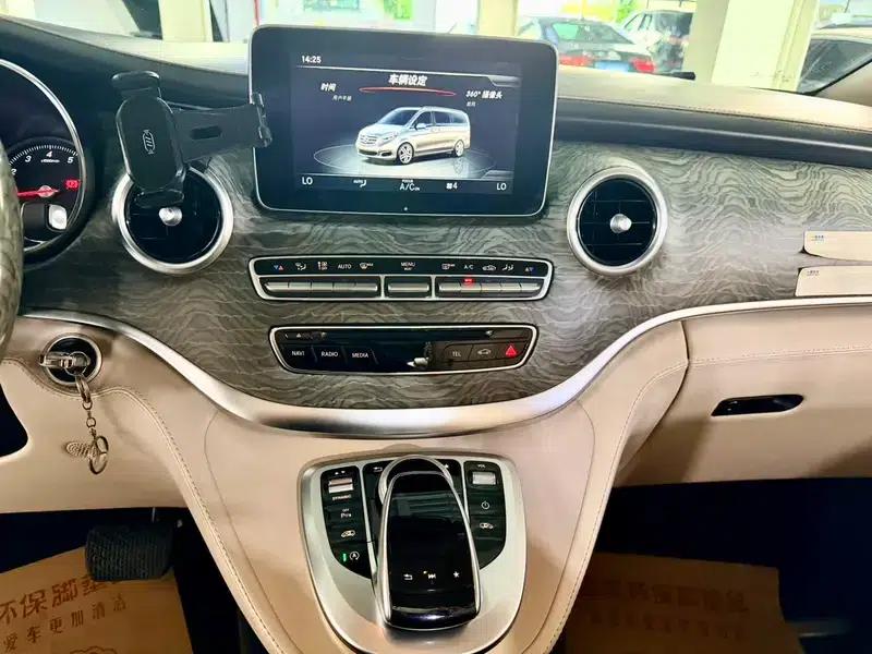 Mercedes-Benz V-Class 2018 V 260 L Premium Extended Edition (China VI Emission Standard) — миниатюра 4