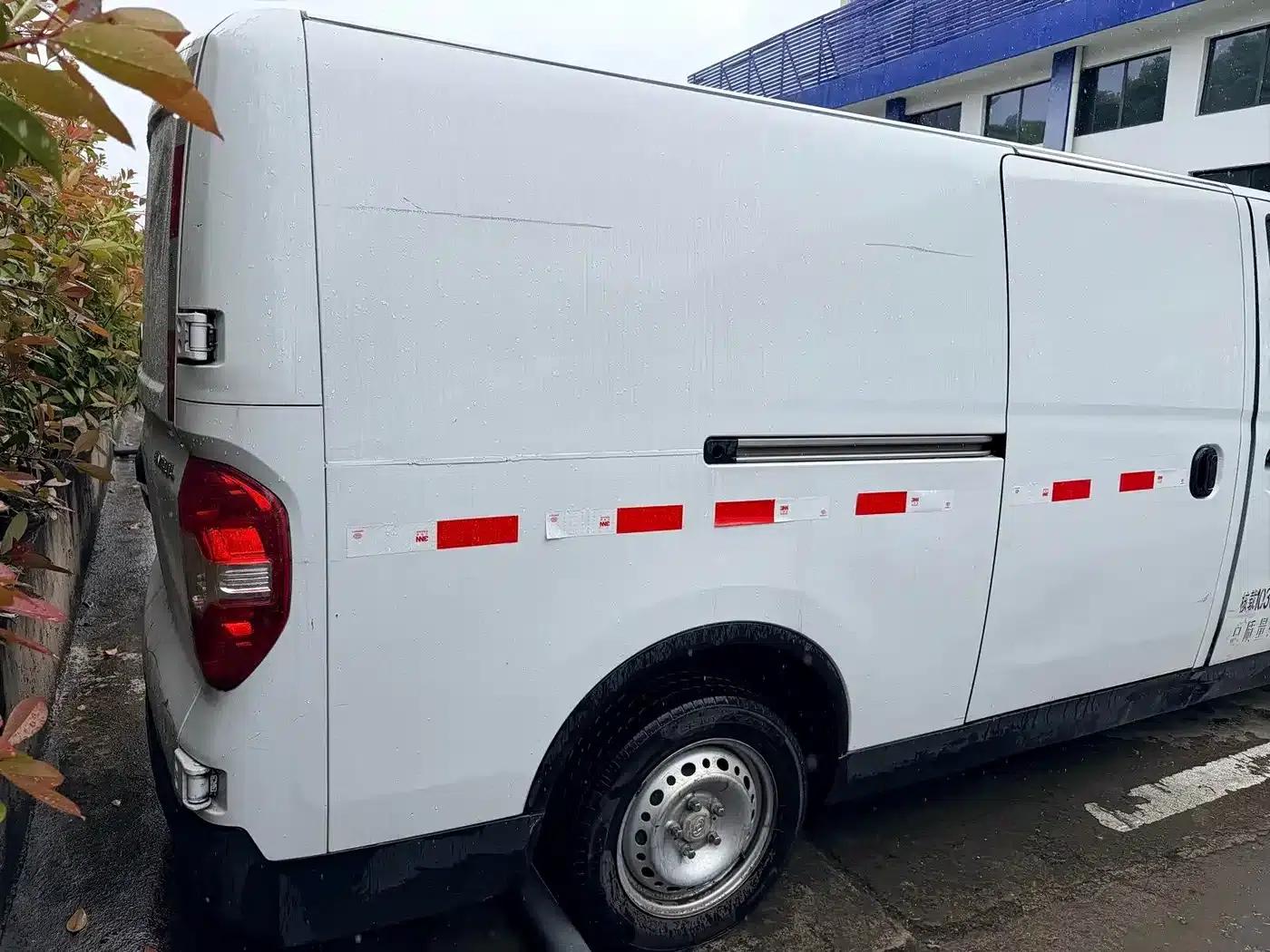 Maxus EV30 2022: Pure Electric Intelligent Logistics Expert - Long Wheelbase Guoxuan — миниатюра 8