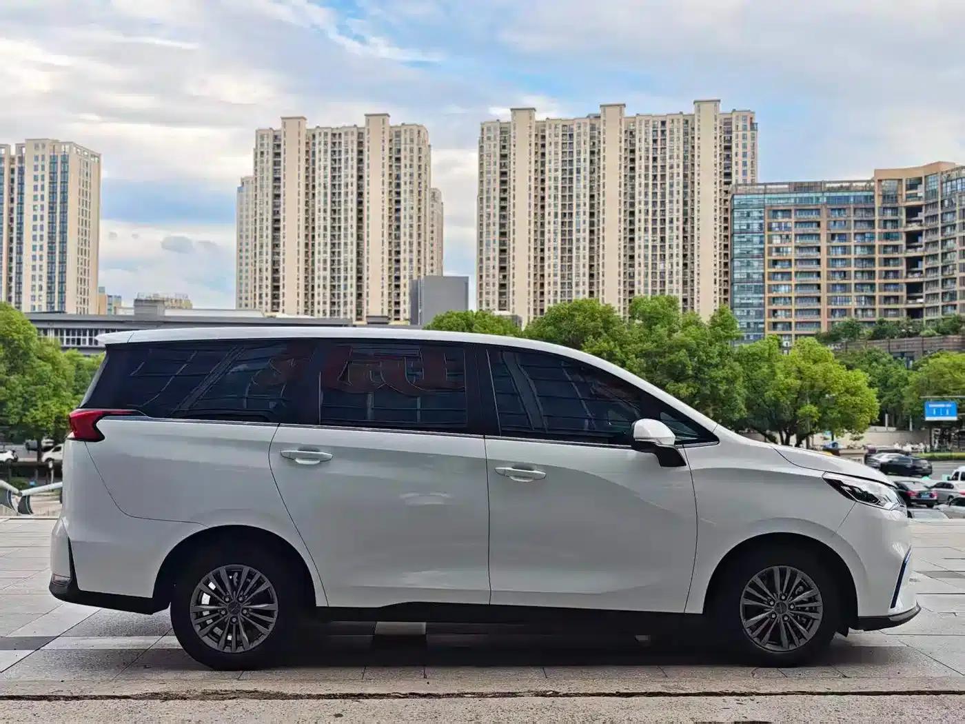 SAIC MAXUS EUNIQ 5 2020 Facelift, Large Battery Capacity Comfort Edition, 7-Seater — миниатюра 6