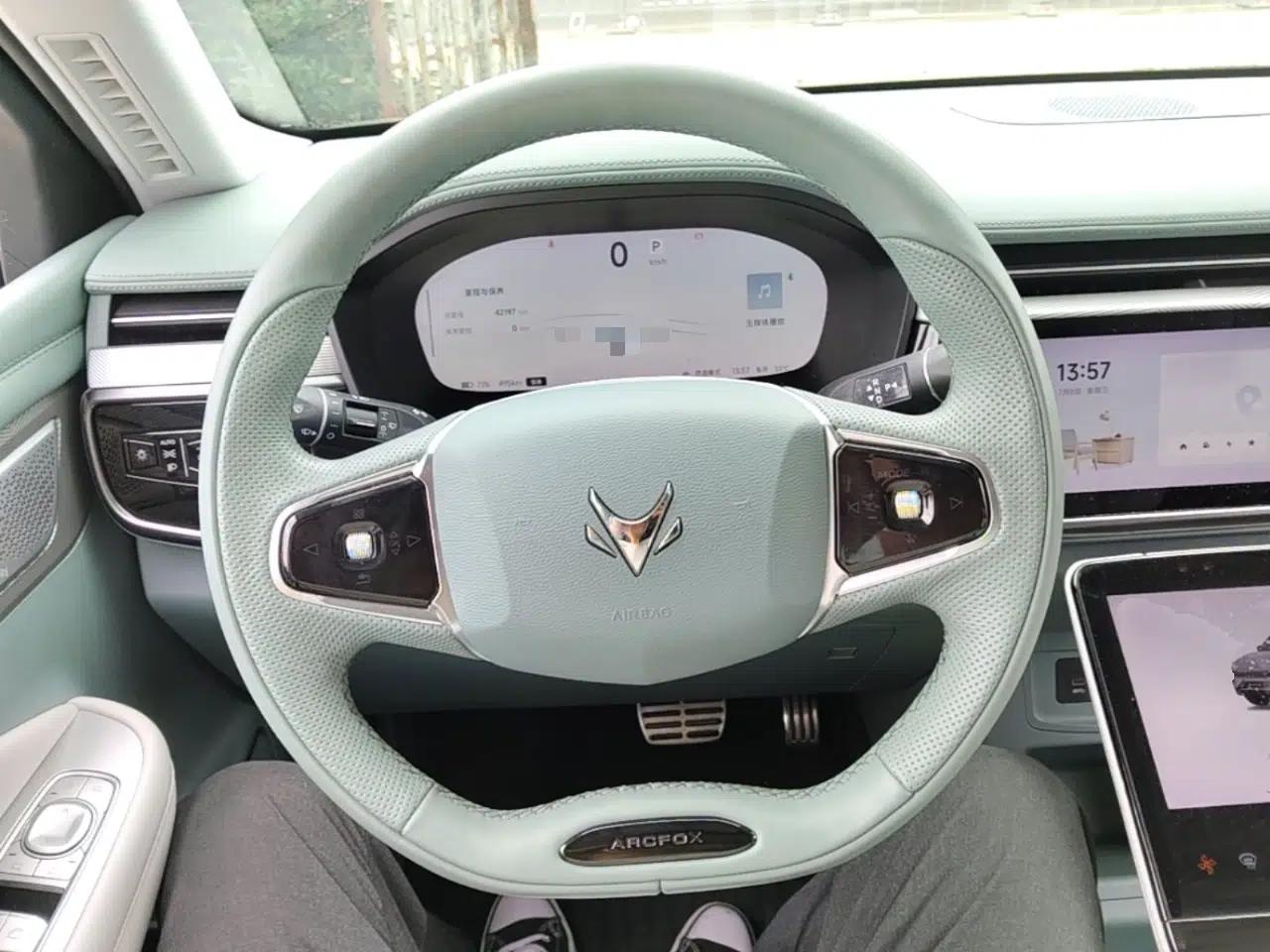 ARCFOX Alpha T 2023 688E+ Forest Edition 160kW — миниатюра 13