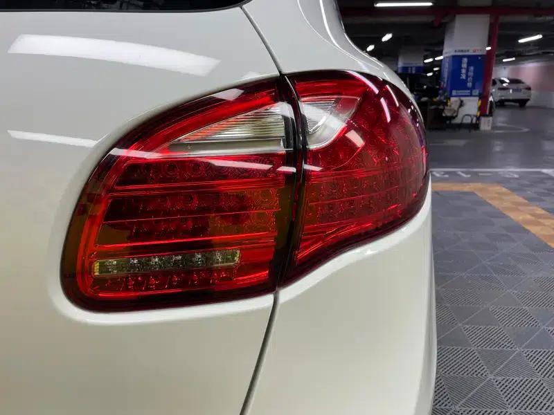 Cayenne 2011 Cayenne S Hybrid 3.0T — миниатюра 27