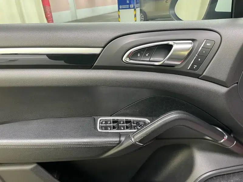 Cayenne 2011 Cayenne S Hybrid 3.0T — миниатюра 35