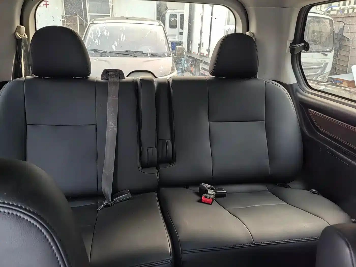Lingzhi PLUS 2021 2.0L Manual Deluxe 7-Seater — миниатюра 9