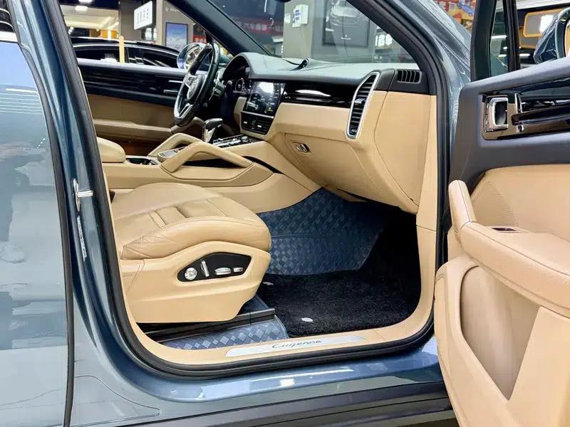 Cayenne E-Hybrid 2019 Cayenne E-Hybrid 2.0T — миниатюра 13