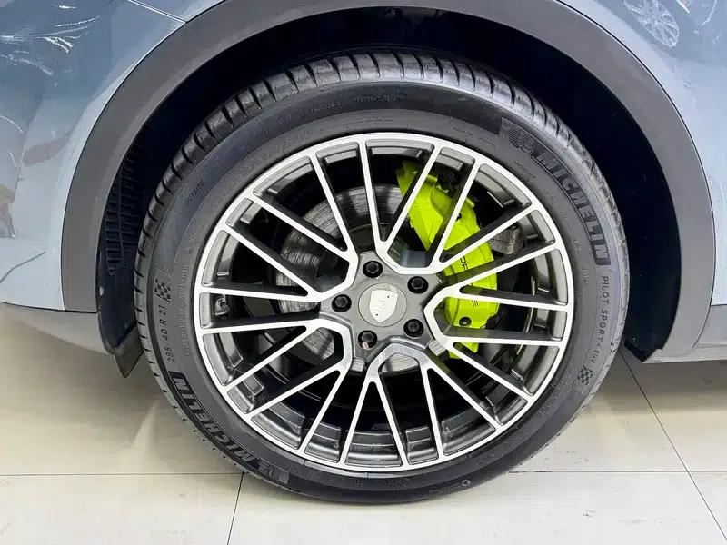 Cayenne E-Hybrid 2019 Cayenne E-Hybrid 2.0T — миниатюра 8