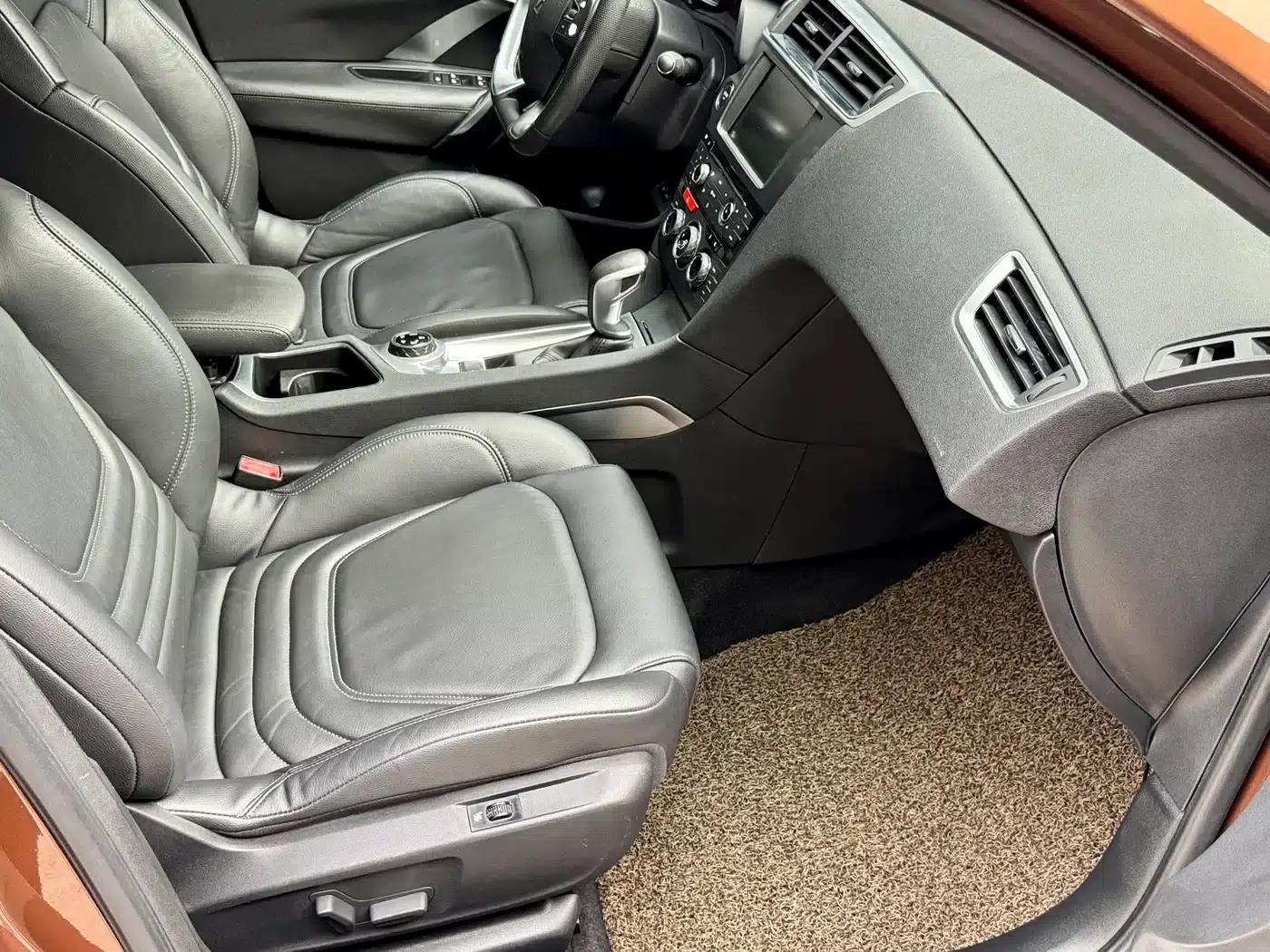 DS 6 2014 1.6T Luxury Edition THP160 — миниатюра 9