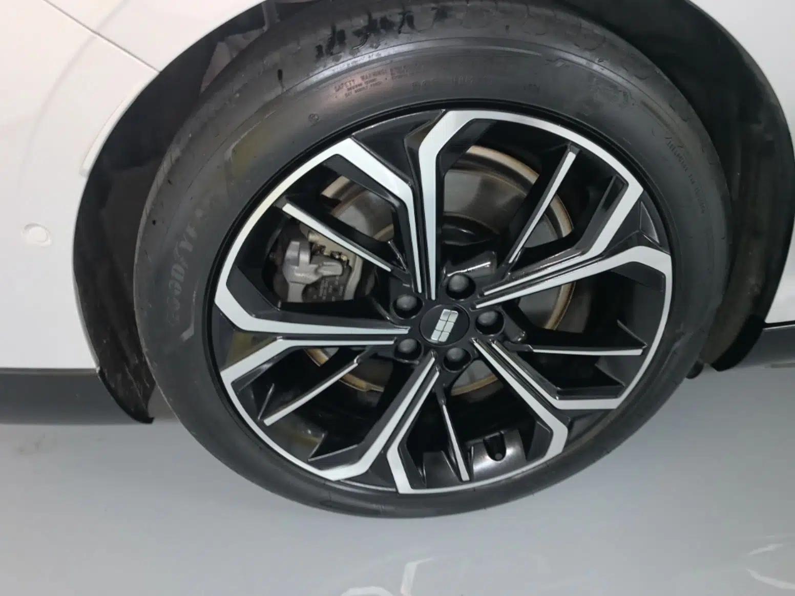 Geely Galaxy E8 2025 700 km Long-Range Intelligent Driving Version — миниатюра 11