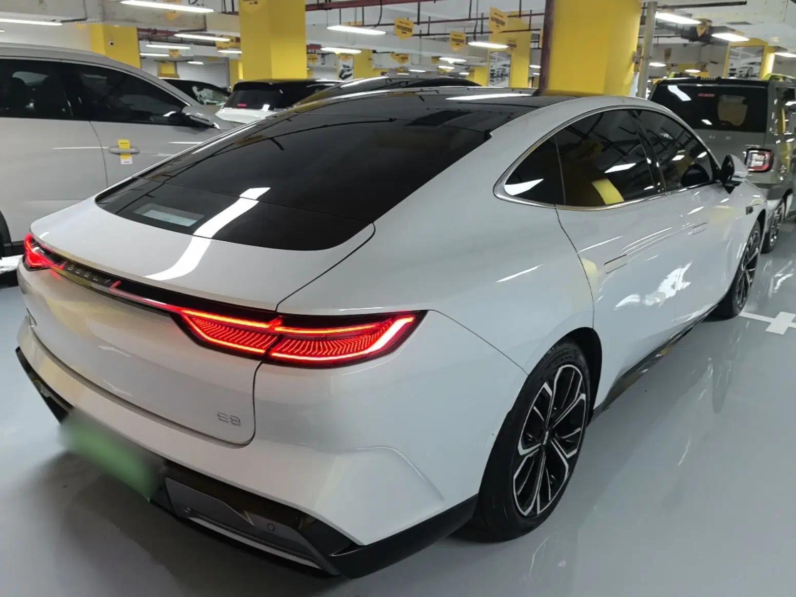 Geely Galaxy E8 2025 700 km Long-Range Intelligent Driving Version — миниатюра 6