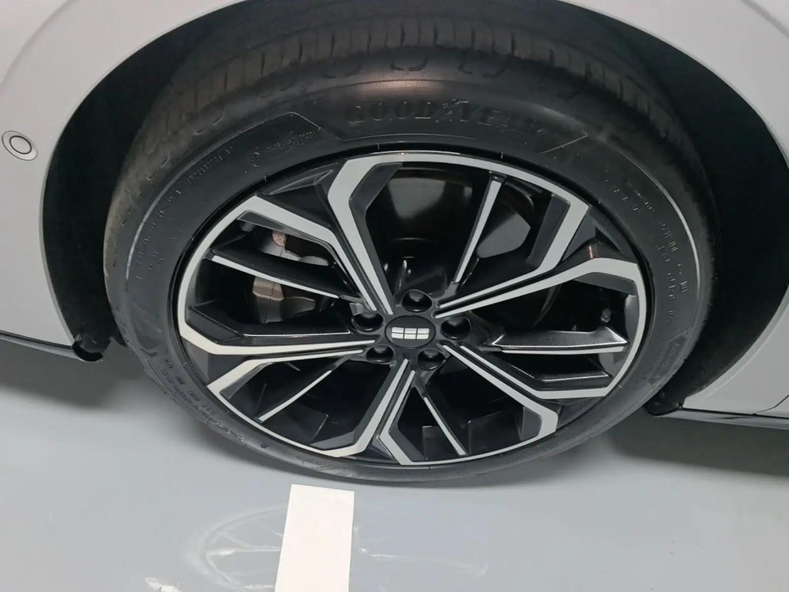 Geely Galaxy E8 2025 700 km Long-Range Intelligent Driving Version — миниатюра 10
