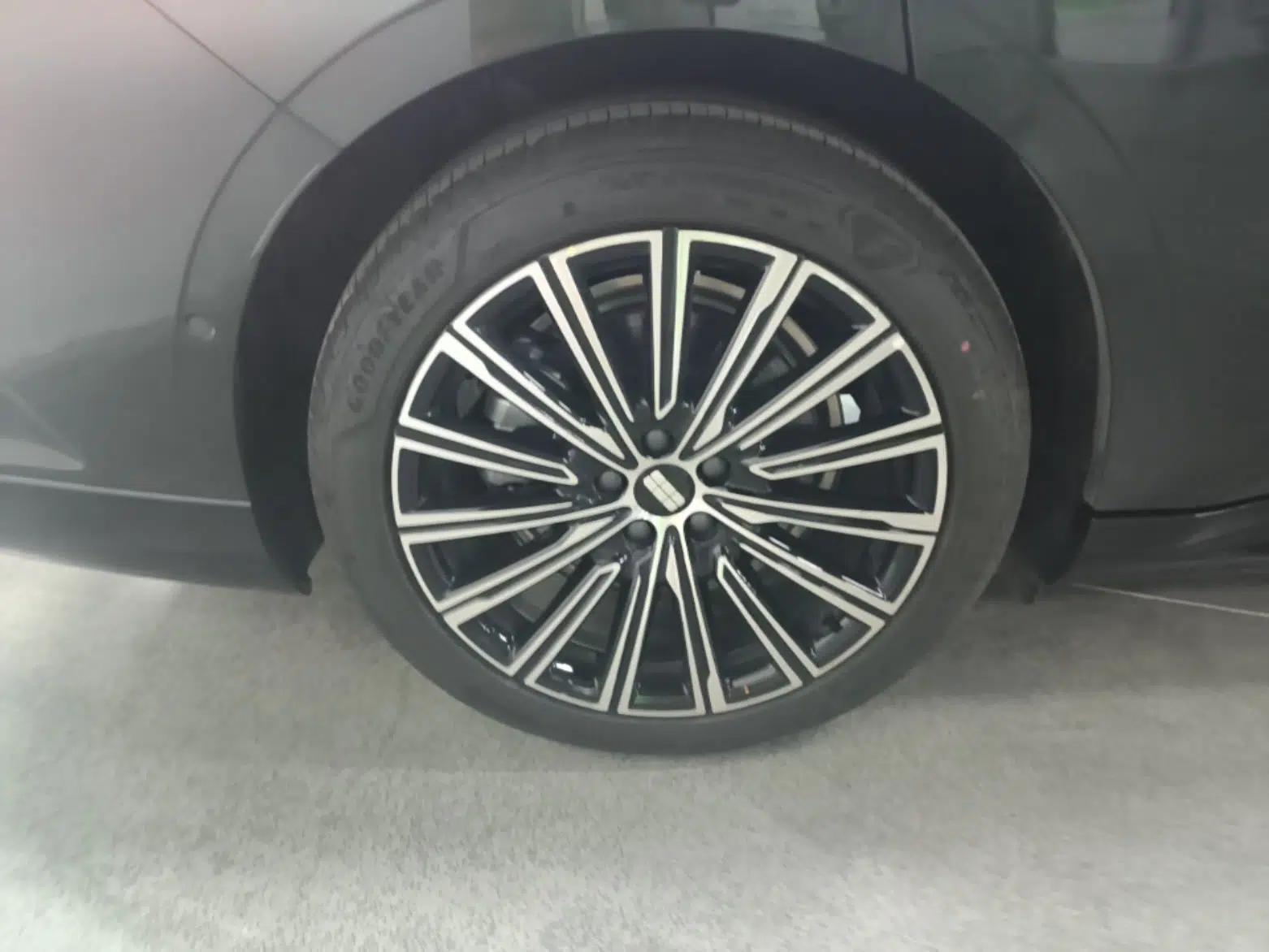 Geely Galaxy 8 2025 130km EM-P Starship Edition — миниатюра 11