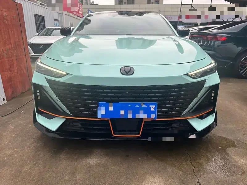 Changan UNI-V 2023 1.5T Sport Edition — миниатюра 2