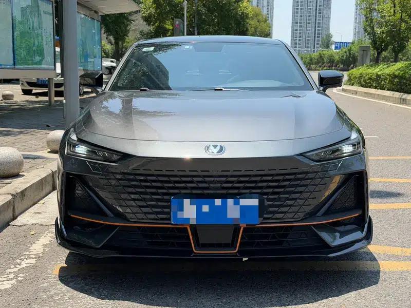 Changan UNI-V 2023 1.5T Sport Edition — миниатюра 2