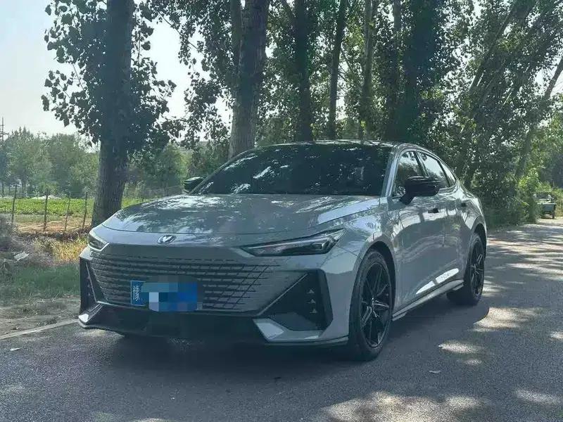 Changan UNI-V 2022 1.5T Smart Navigation Edition — миниатюра 1