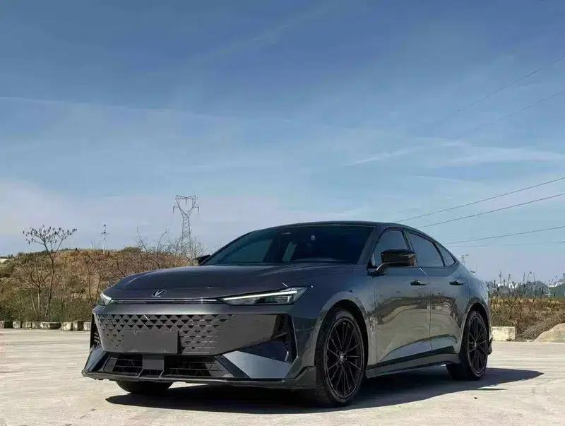 Changan UNI-V 2024 1.5T Premium Edition — миниатюра 1