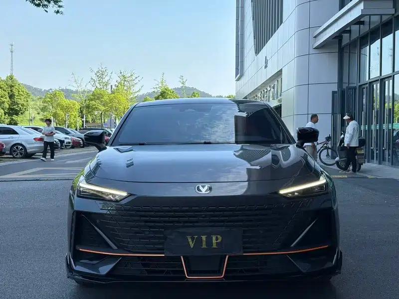 Changan UNI-V 2023 1.5T Sport Edition — миниатюра 2