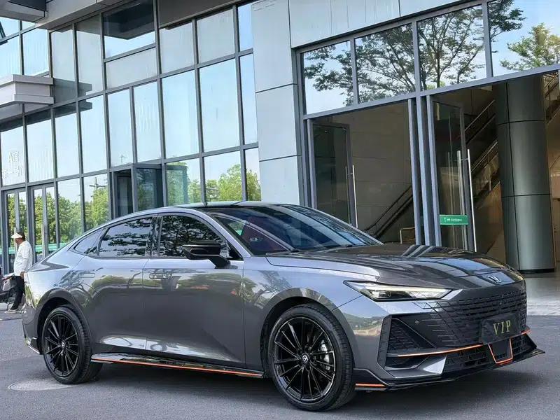 Changan UNI-V 2023 1.5T Sport Edition — миниатюра 3