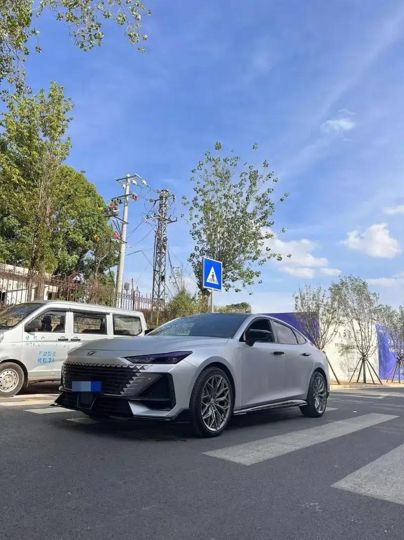 Changan UNI-V 2023 1.5T Sport Edition — миниатюра 1