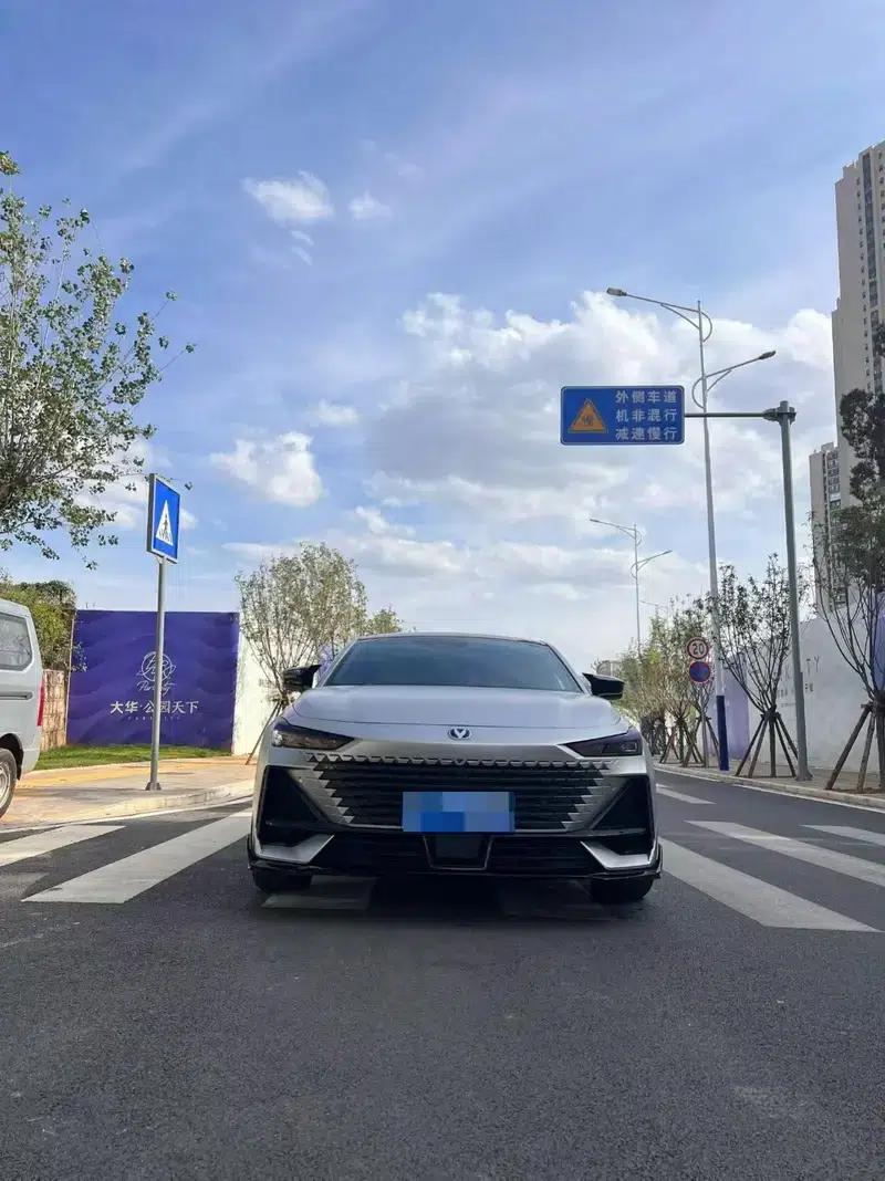 Changan UNI-V 2023 1.5T Sport Edition — миниатюра 2