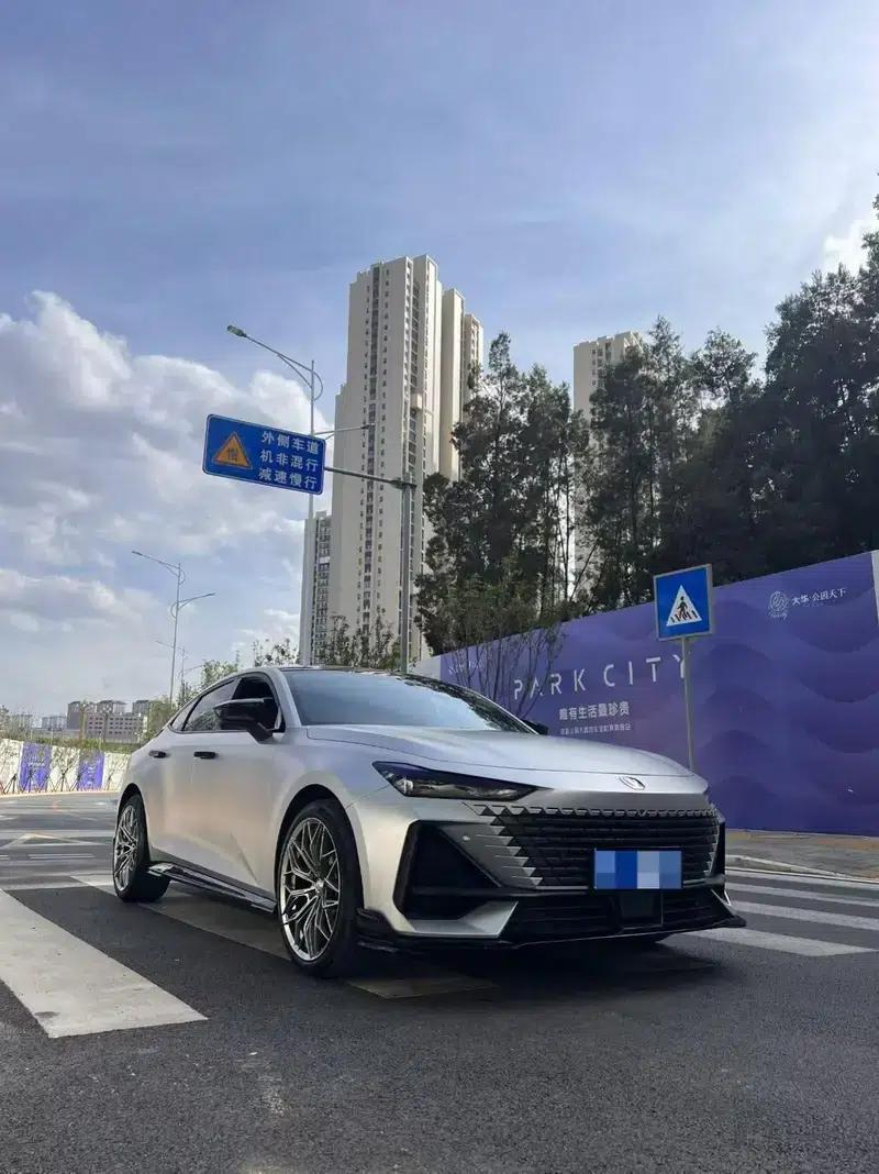 Changan UNI-V 2023 1.5T Sport Edition — миниатюра 3