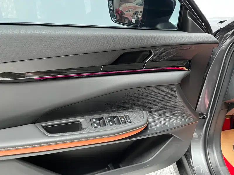 Changan UNI-V 2022 1.5T Premium Edition — миниатюра 8