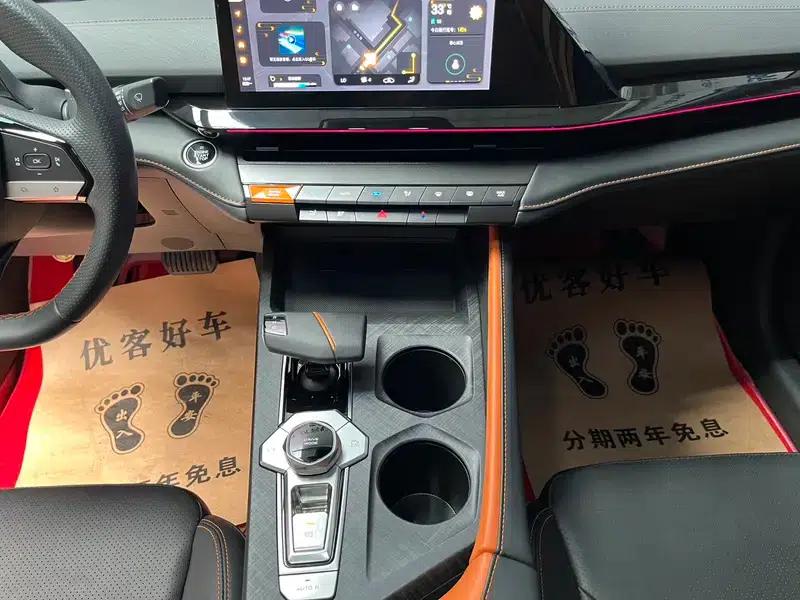 Changan UNI-V 2022 1.5T Premium Edition — миниатюра 9