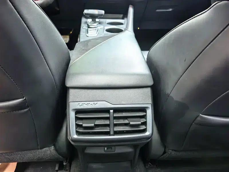 Changan UNI-V 2022 1.5T Premium Edition — миниатюра 8