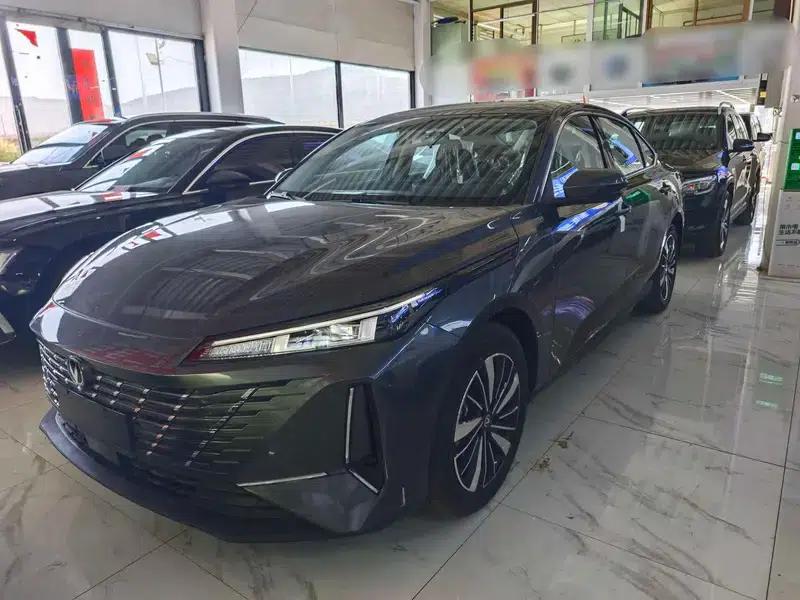 Changan Eado PHEV 2025 Smart Blue Whale 145KM Battleship Edition — миниатюра 1